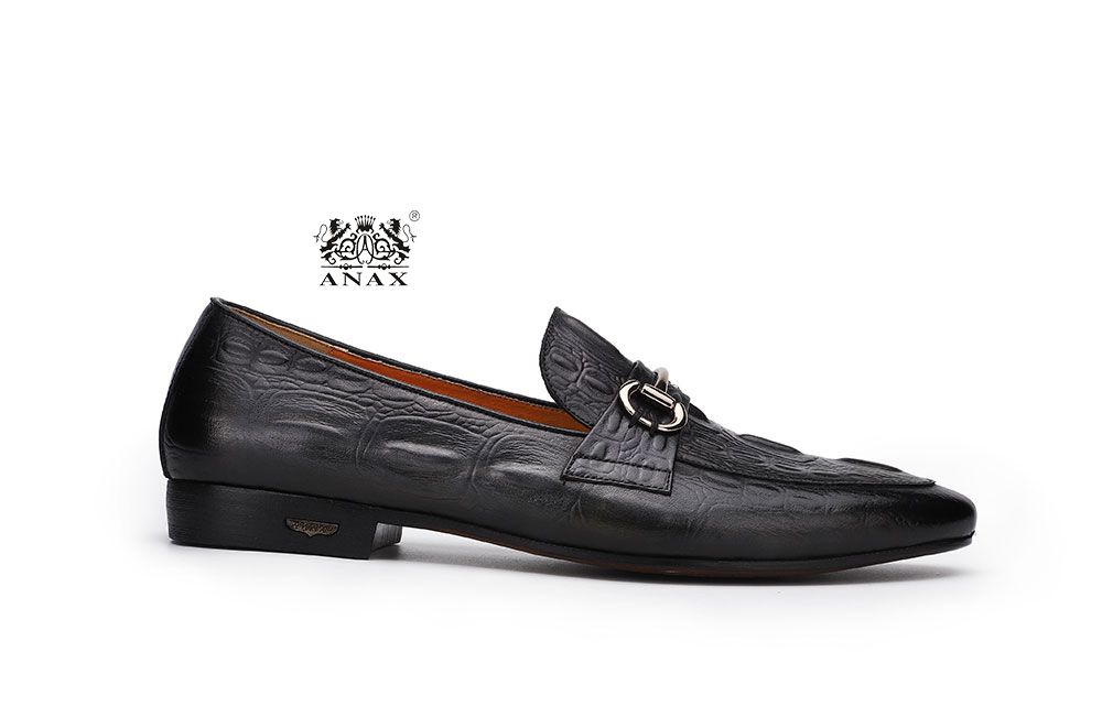 Man's Cameo Design Leather Loafers Shoes